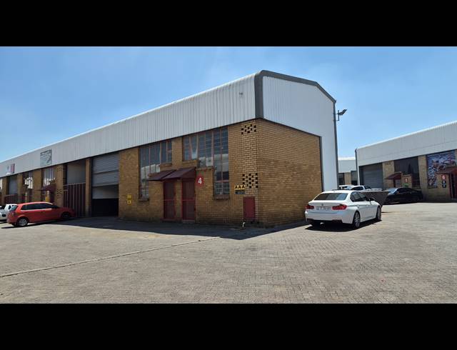 219M² WAREHOUSE TO LET IN JET PARK
